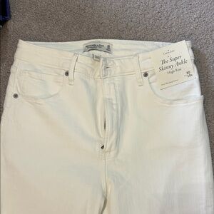 Abercrombie & Fitch Cream High Rise Ankle Jeans